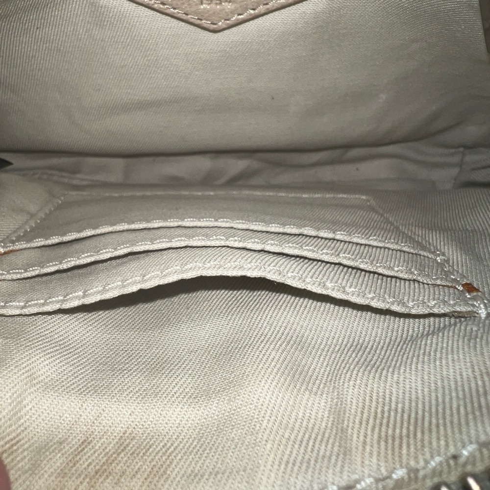 Fossil Dawson Leather Crossbody Handbag in a Metallic Shimmer Finish - Picture 6 of 8